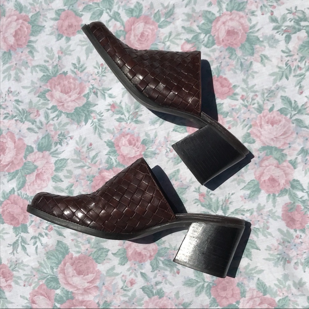 PERFECT vintage 90s summer mules, size 8